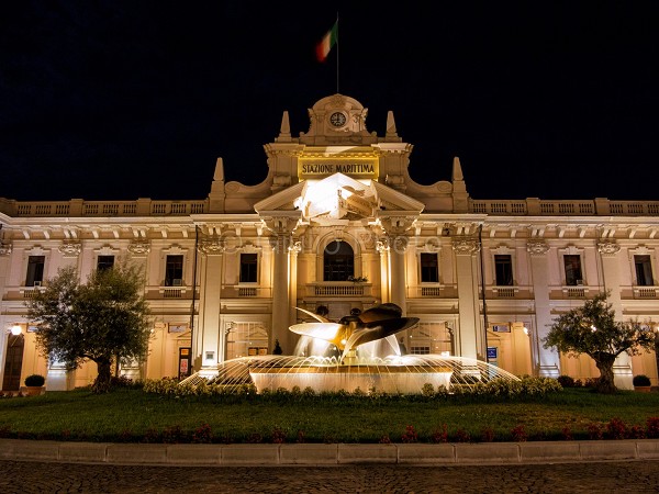 fotografia notturna | stazione marittima genova | immagini di genova | genova notturna | 