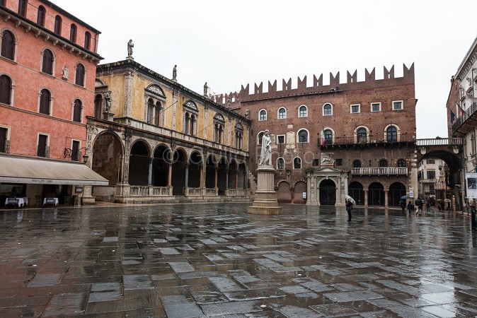 piazza dei signori verona | verona italy piazza dei signori | verona piazza dante | piazza dante | 